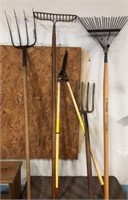Lot of mainly rakes and forks