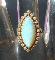 14K Gold Jelly Opal & Diamond Ring