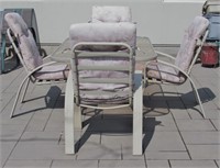 4 Patio Chairs And Table With Cushions