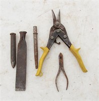 Assorted Hand Tools / Chisels
