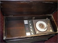 Record player cabinet with AM/FM radio - it works!