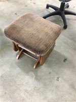 Gliding stool, no chair, doesn’t glide
