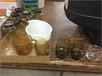10 glasses, 2 plastic measuring cups