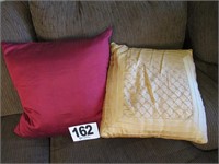 (2) Accent Pillows (R1)