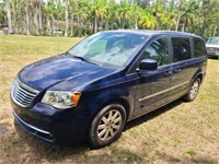2014 Chrysler Town & Country Blue 200,351 Miles