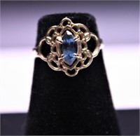 10K GOLD FILAGRE RING WITH LONDON BLUE MARQUE