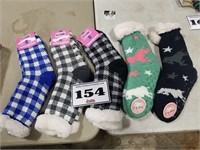 5 NEW Pair of really warm socks