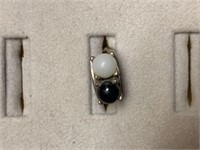 18 K Black Onyx and Pearl Ring Weight 3.4