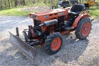 Kubota B6100 4X4 utility tractor
