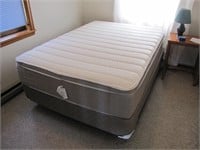 Like new full size bed