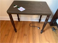 NICE WOOD ANTIQUE TABLE