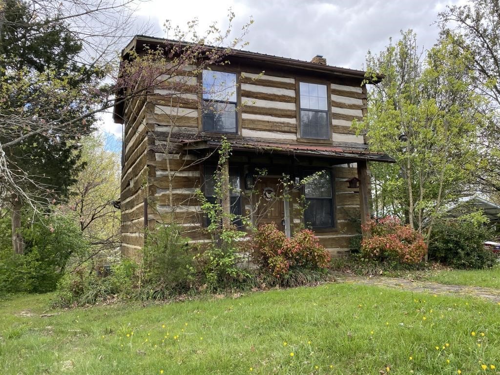 Rustic Cabin & 0.39+-Acres, Bricked Drive