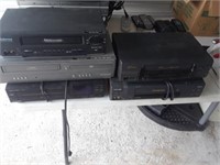 LOT OF FIVE VCR/DVD PLAYERS