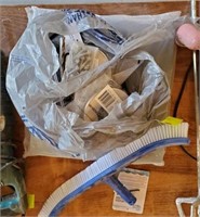 GROUP LOT POOL BRUSH, SCREWS, GRATE ASSORTED