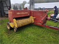 New Holland 570 Baler