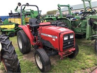 1999 Massey Ferguson 1240 Tractor w/ Loader