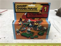Smurf garden play set #1