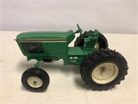 Ertl 1/16 generic green tractor