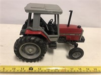 Ertl 1/16 Massey Ferguson 3070 tractor