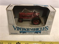 1/43 Farmall 300 Vintage Vehicles