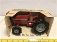 1/16 Ertl international row crop tractor