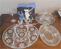 Elegant glass serving ware