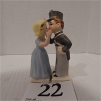 KISSING SALT & PEPPER SET