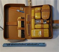 Beautiful men's travel case in leather box