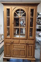 Beautiful oak "Keller furniture" Hutch