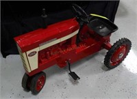 Case IH Farmall 560 Tractor Collector Edition