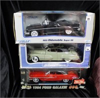 (3) 1:18 Scale Model Cars: Welly 1955 Oldsmobile,