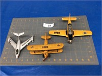 3 vintage airplanes (1 metal-1 wood-1 plastic)