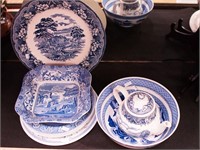 Eight pieces of blue and white china: