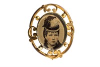 ANTIQUE BROOCH WITH TINTYPE PORTRAIT