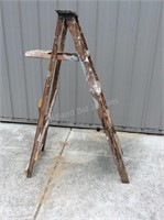 Wood Step Ladder, Leg Reinforced