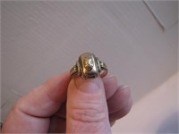 4.9 grams 1946 10K Gold Class Ring Size 8.5