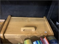 Wood breadbox