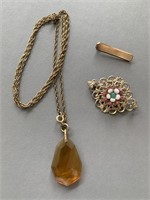 Grouping of Vintage Ladies Jewelry Accessories