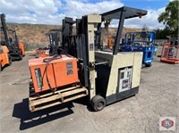 Forklift Crown Standup w/battery + charger 3K cap.