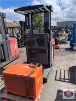 Forklift Raymond Standup w/battery and charger