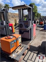 Forklift Raymond Standup w/battery and charger