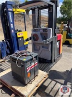 Forklift Raymond Standup refurbished, batry+chargr