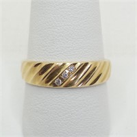 14K Gold Ring w/ Diamonds