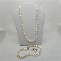 Freshwater Pearl Set: Necklace Earrings Bracelet