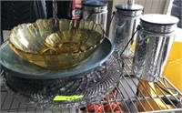 GROUP OF MISC BOWLS AND DECORATIVE PLATTERS