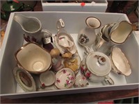 TRAY LOT WITH VINTAGE CREAMERS