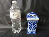 Chinese Blue & White Porcelain 2-Piece Frog Vase