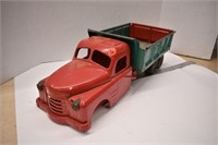 Structo Metal T/A Dump Truck (Missing Front Axle)