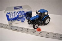 ERTL 1/43 Scale New Holland 8260 Tractor, 97