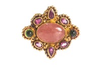 GOLD AND MULTI-GEM BROOCH, 9g